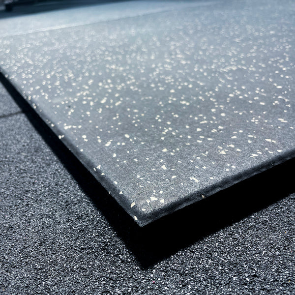 Pavimento – 1x1m | Espessura 20mm | Preto com salpicos brancos